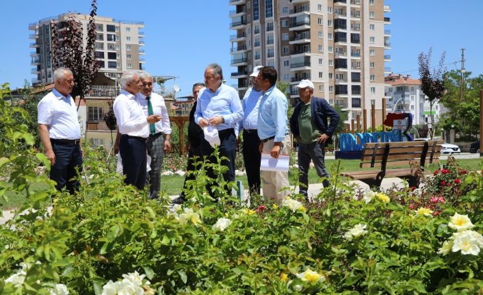 Milletvekili Çakır ve Güder, gül bahçesini inceledi