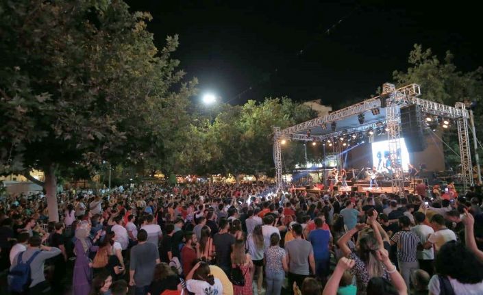 Pamukkale’nin Zafer Bayramı konserleri Denizlileri coşturdu