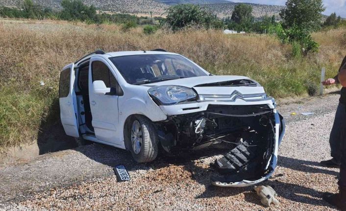 Tokat’ta hafif ticari araç sulama kanalına düştü: 5 yaralı