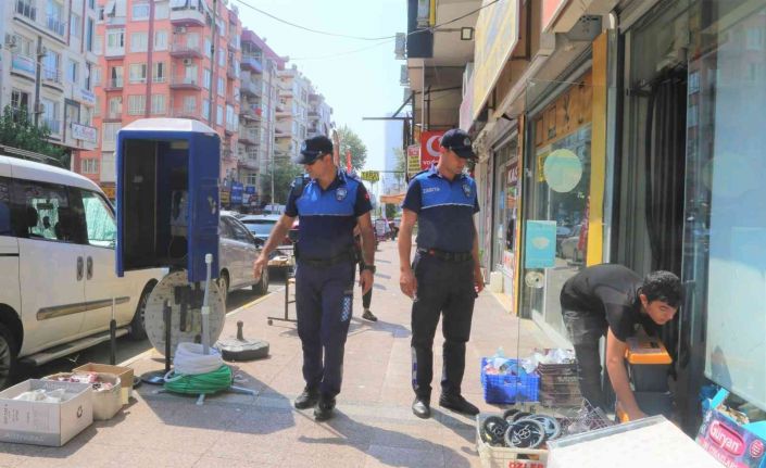 Toroslar’da kaldırım işgali denetimi yapıldı