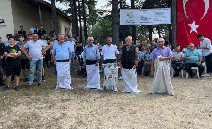 Yüzlerce yıllık gelenek... Yaşlılar kıyasıya yarıştı