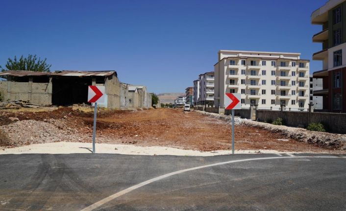 Adıyaman’da yol açma çalışmalarına devam ediyor