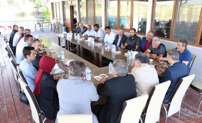 AK Parti Aksaray teşkilatı muhtarlarla bir araya geldi