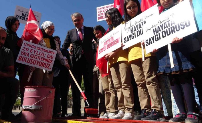 Bingöl’de ’Yayalara Öncelik Duruşu, Hayata Saygı Duruşu’ uygulaması yapıldı