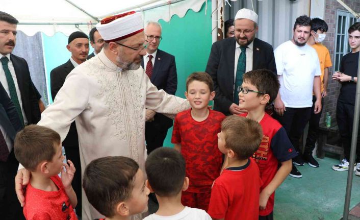 Diyanet İşleri Başkanı Erbaş, Japonya’nın Nagoya kentinde Türk vatandaşlarıyla buluştu