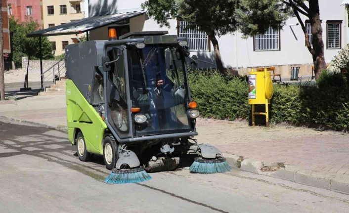 Elazığ Belediyesi şehir genelinde hijyen çalışmalarını sürdürüyor