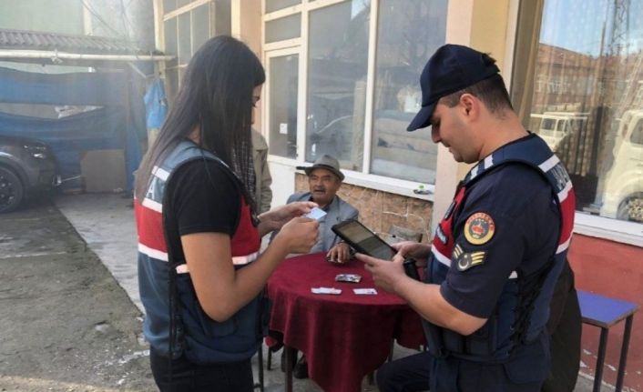 Jandarma ekiplerinden okul çevrelerinde denetim