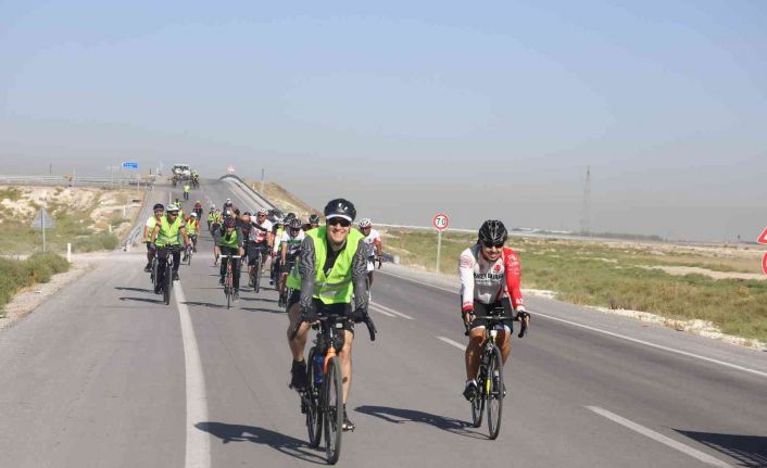 Konya’da bisiklet sürücüleri tarihe pedal çevirdi