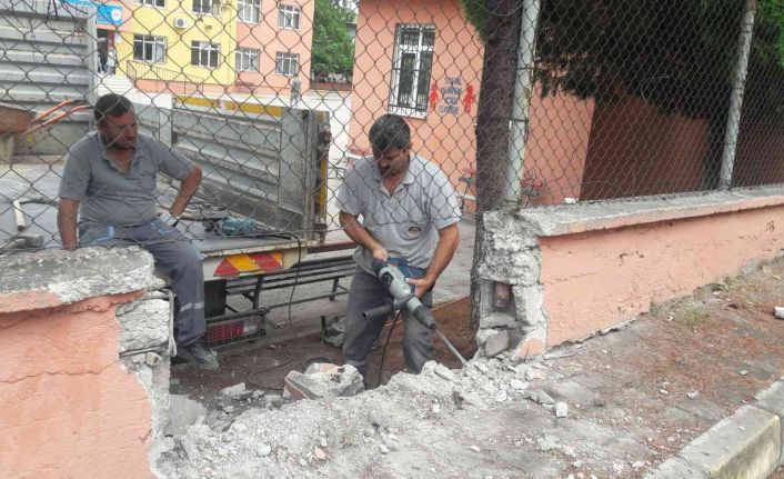 Körfez Belediyesi okulların eksikliklerini gideriyor