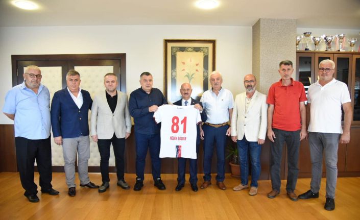 Rektör Sözbir’e Düzcespor forması