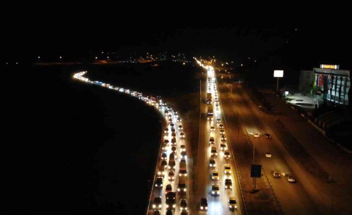 43 ilin geçiş güzergahındaki trafik yoğunluğu havadan görüntülendi