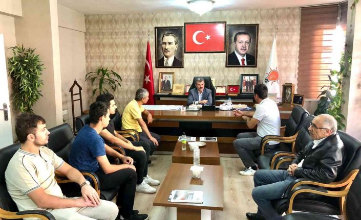 AK Parti İl Başkanı Altınsoy vatandaşları dinliyor