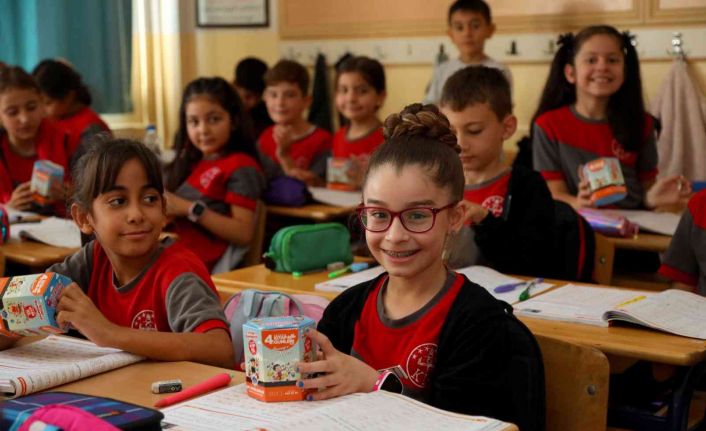 Aksaray Belediyesi 40 bin öğrenciye kumbara hediye etti