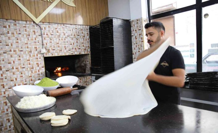 Antep fıstığı ve kaymağın buluştuğu lezzet: Katmer