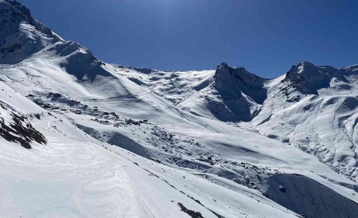 Artvin yaylaları beyaza büründü