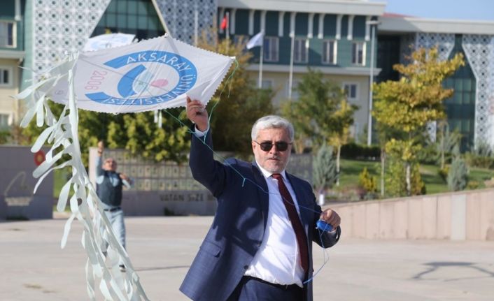 ASÜ’de gökyüzü uçurtmalarla süslendi