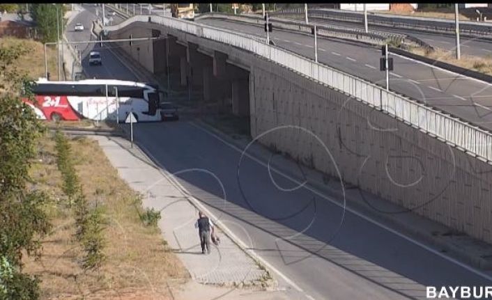 Bayburt’ta meydana gelen trafik kazaları KGYS kameralarına yansıdı