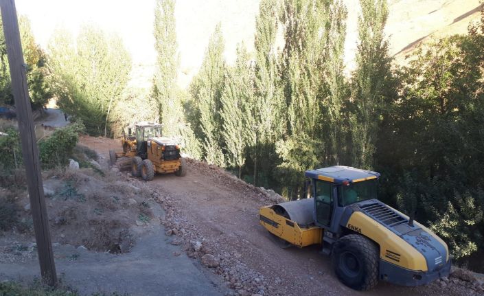 Beytüşşebap’ta yol çalışmaları devam ediyor