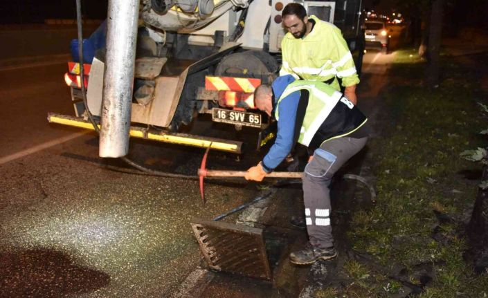 Bursa’da mazgallar gece temizleniyor