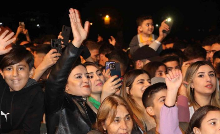 Cizre’de 100 bin kişi müzik festivalinde buluştu