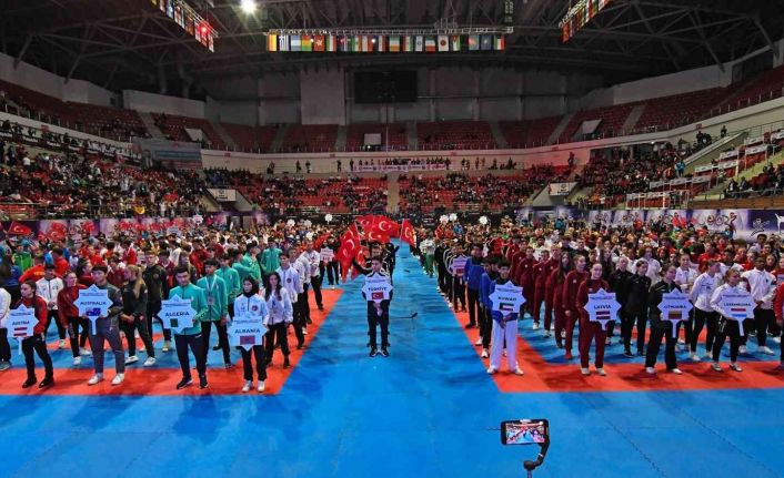 Dünya Ümit Genç U21 Karate Şampiyonası’nın açılış seremonisi yapıldı