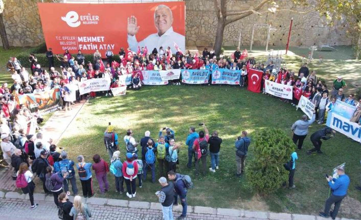 Efeler’de doğa tutkunlarından Cumhuriyet yürüyüşü