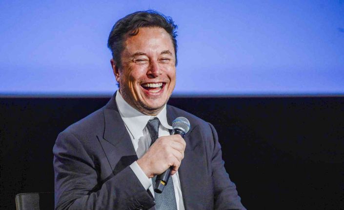 Elon Musk, Twitter’ı satın aldığını duyurdu