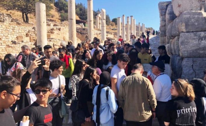 Gazi Emet Anadolu Lisesi öğrencileri İzmir gezisine katıldı