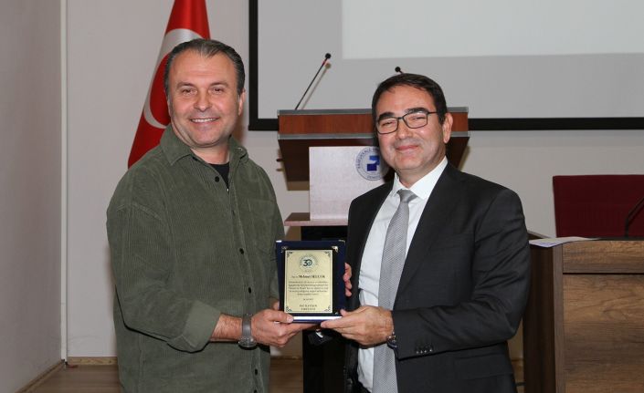 İletişimciler ‘İletişim ve Mizah’ temalı söyleşiye yoğun ilgi gösterdi