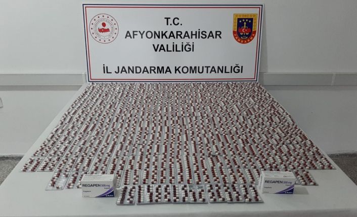 Jandarma durdurduğu araçta 7 bine yakın uyuşturucu hap ele geçirdi