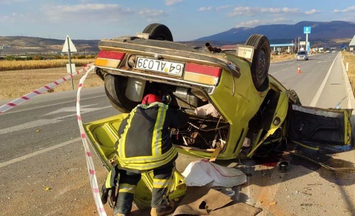 Kavşakta otomobille çarpışan araç takla attı: 2 yaralı