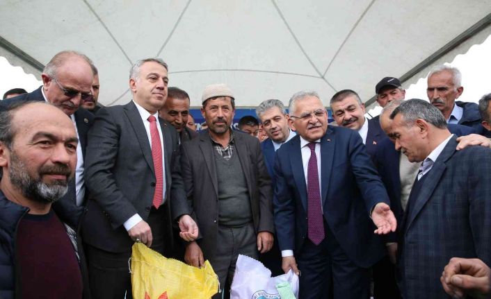 Kayseri Büyükşehirin tohum desteği sürüyor