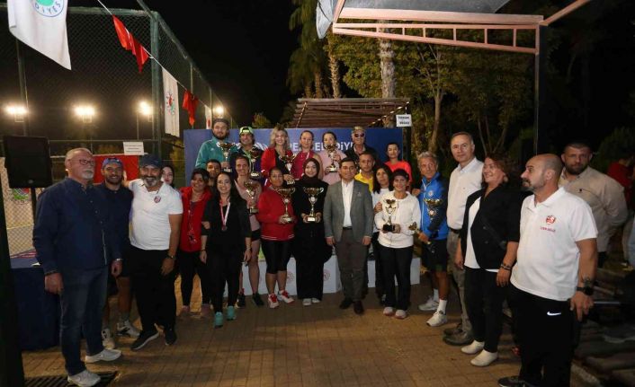 Kepez’de Cumhuriyet Kupası Tenis Turnuvası düzenlendi