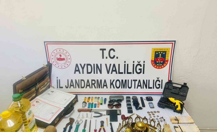 Kuşadası’nda suç makineleri jandarmaya takıldı