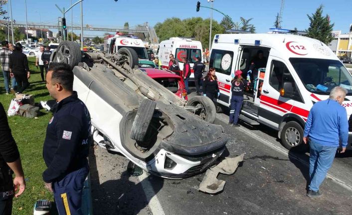 Kütahya’da 5 aracın karıştığı zincirleme trafik kazası: 1 yaralı