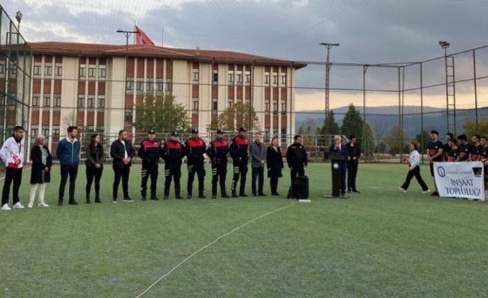 Kütahya’da ’Polis Şehitlerine Vefa Kupası Futbol Turnuvası’ sona erdi