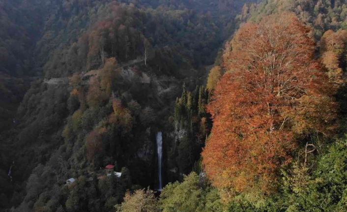 Maral Şelalesi sonbaharda doğa severlerin ilgi odağı