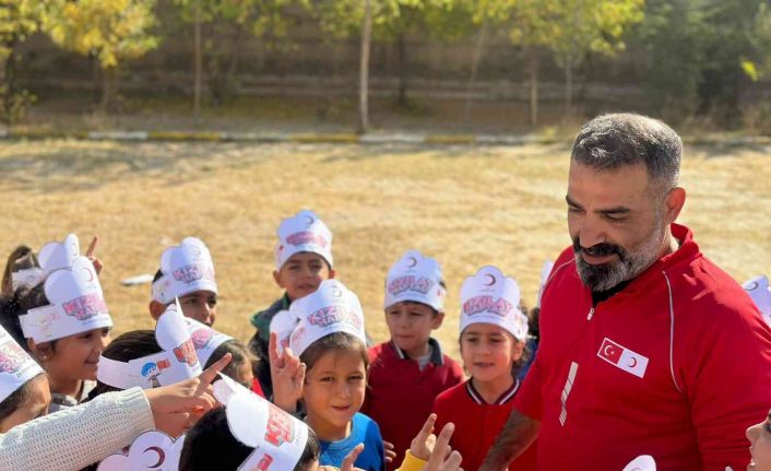 Muş’ta minik öğrencilere Kızılay ve afet konuları anlatıldı