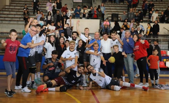 Nazilli Belediyespor voleybolda, Denizli temsilcisini 3-0 mağlup etti