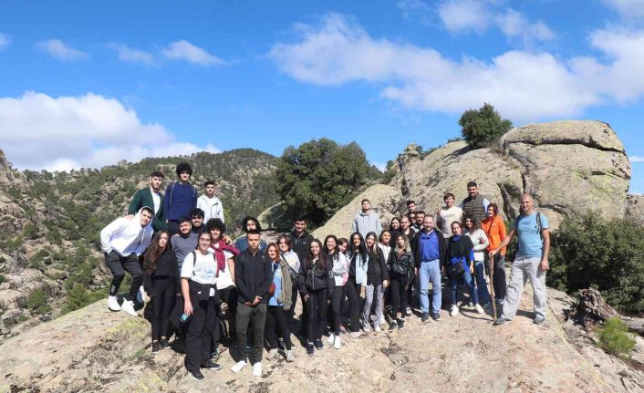 Öğrencilerden Tarihi Kırk Merdiven yürüyüşü