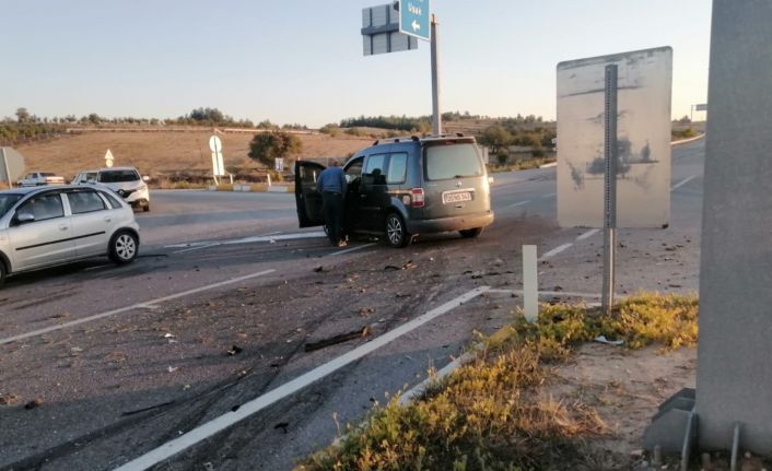 Otomobille hafif ticari araç çarpıştı; 1’i ağır 4 yaralı