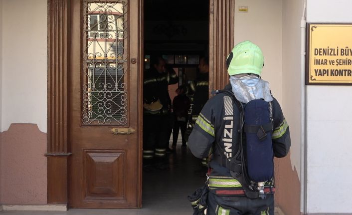 Perukla geri dönüp 2 kadın belediye personelini asitla yaraladı