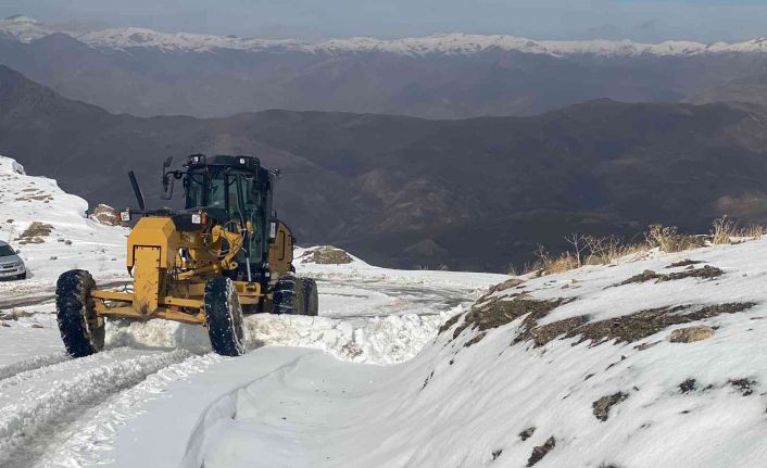 Şırnak’ta karla mücadele mesaisi başladı