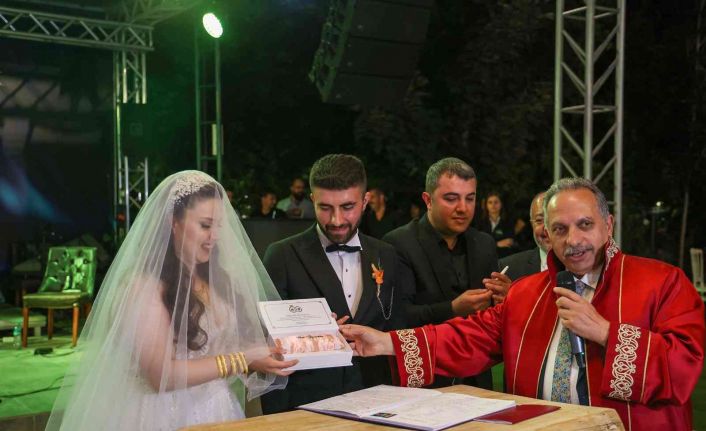 Talas’ta resmi tatiller, nikah sevincine engel değil