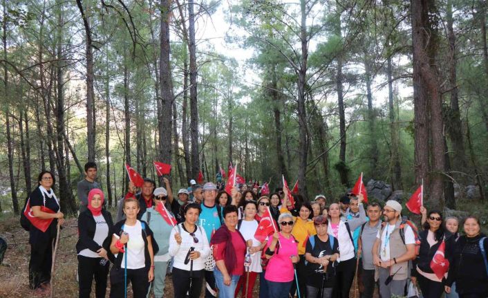 Tünektepe “Cumhuriyet Yolu’nda” doğa yürüyüşü