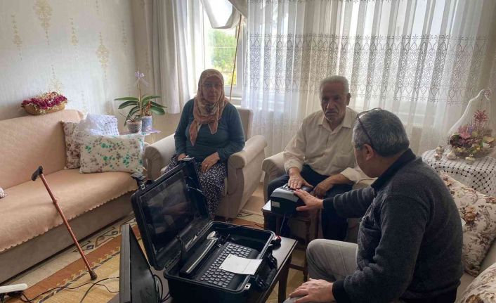 Vatandaşın kimlik başvuruları evlerinde alınıyor