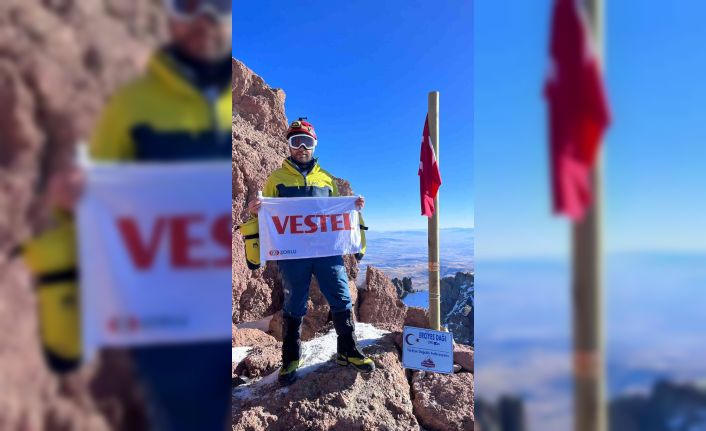 Vestel personelinden Erciyes Dağı’na ’Cumhuriyet’ tırmanışı