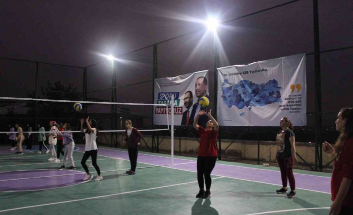 Yurt öğrencilerine Voleybol tanıtıldı