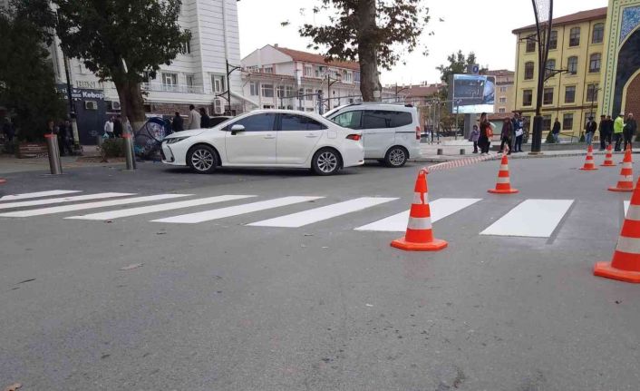 Zafer Meydanı’na yaya geçidi çizgisi