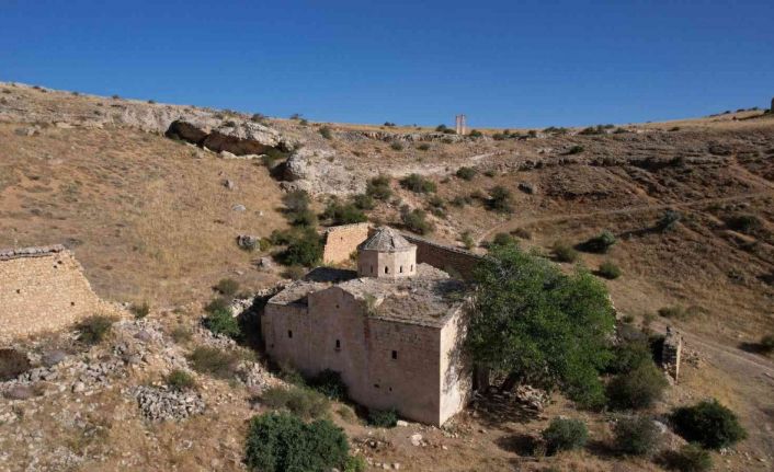 168 yıllık Abrenk Kilisesi kendi haline terk edilmiş durumda